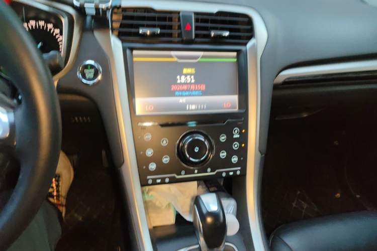 Used Ford Mondeo 2013 2.0L GTDi 200 Fashion Edition Audio And AC Panel