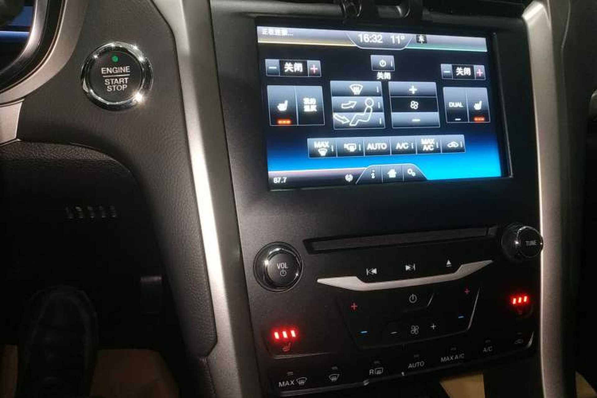 Used Ford Mondeo 2013 2.0L GTDi 200 Luxury Model Audio And AC Panel