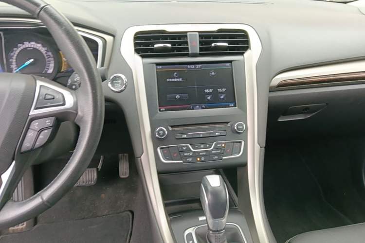 Used Ford Mondeo 2013 2.0L GTDi 200 Luxury Model Audio And AC Panel