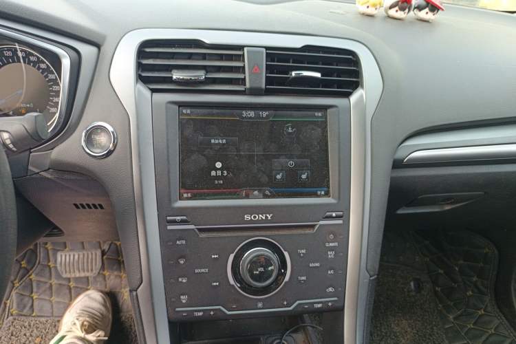 Used Ford Mondeo 2013 2.0L GTDi240 Luxury Sport Model Audio And AC Panel