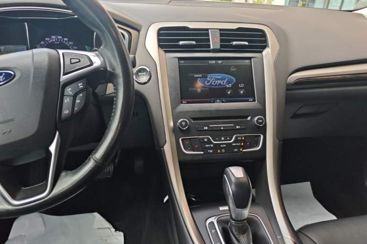 Used Ford Mondeo 2013 2.0L GTDi 200 Luxury Model Audio And AC Panel
