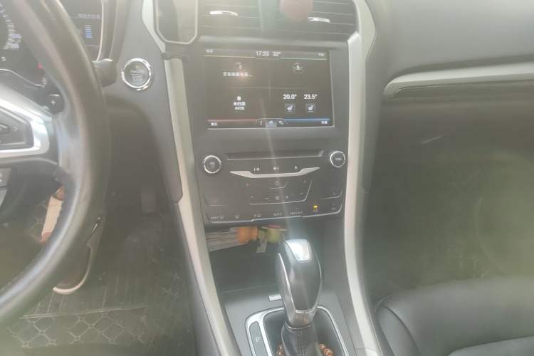 Used Ford Mondeo 2013 2.0L GTDi 200 Luxury Model Audio And AC Panel