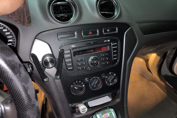 Used Ford Mondeo 2013 2.3L Fashion Edition Audio And AC Panel