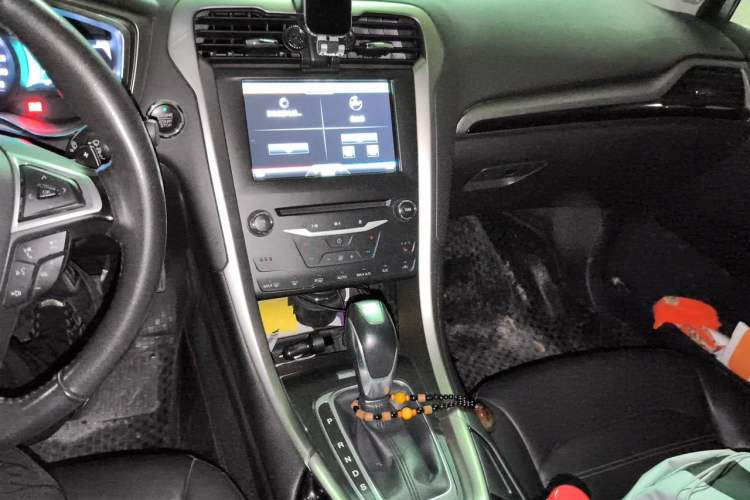 Used Ford Mondeo 2013 2.0L GTDi 200 Luxury Model Audio And AC Panel