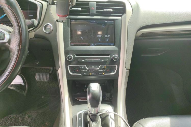 Used Ford Mondeo 2013 2.0L GTDi 200 Luxury Model Audio And AC Panel