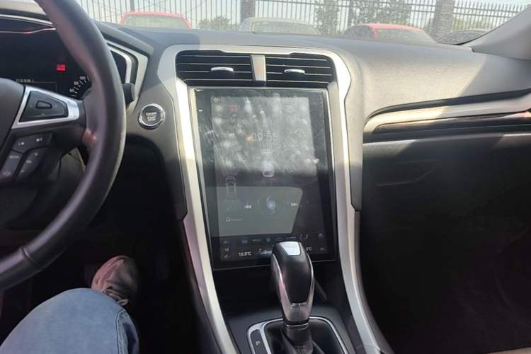 Used Ford Mondeo 2013 2.0L GTDi 200 Fashion Edition Audio And AC Panel