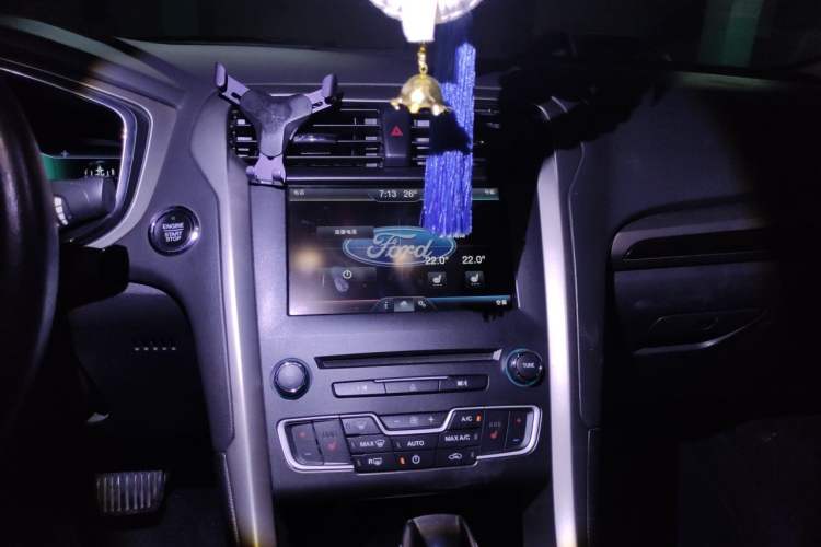Used Ford Mondeo 2013 2.0L GTDi 200 Luxury Model Audio And AC Panel