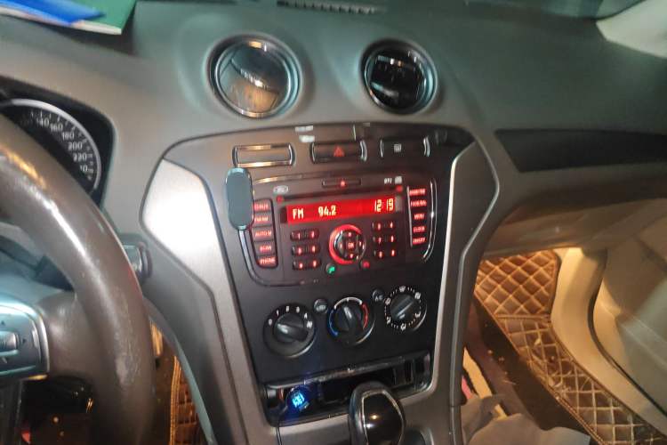 Used Ford Mondeo 2013 2.3L Fashion Edition Audio And AC Panel