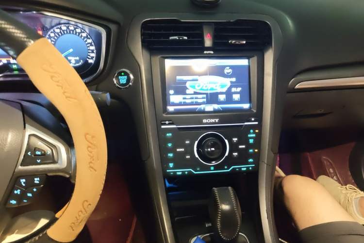 Used Ford Mondeo 2013 2.0L GTDi240 Luxury Sport Model Audio And AC Panel
