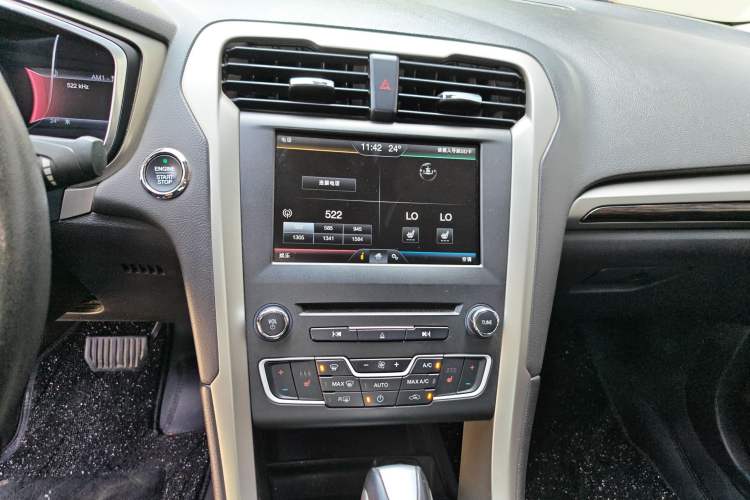 Used Ford Mondeo 2013 2.0L GTDi 200 Luxury Model Audio And AC Panel