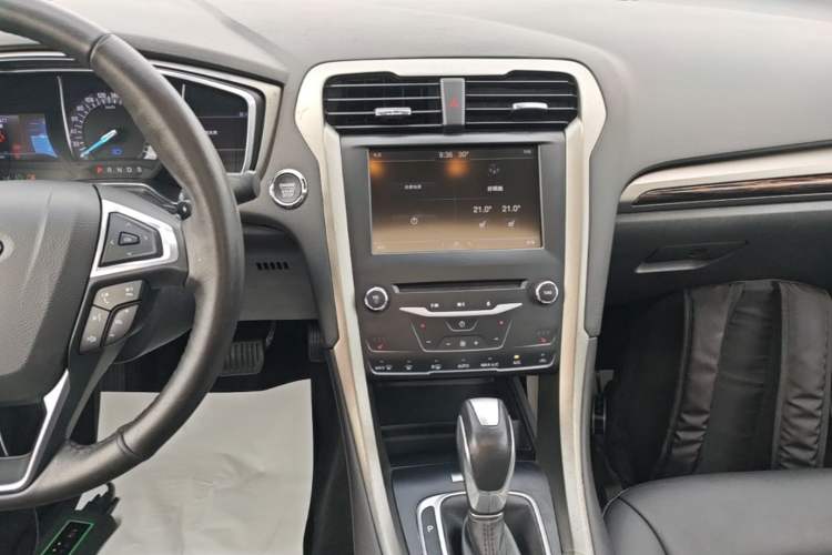 Used Ford Mondeo 2013 2.0L GTDi 200 Luxury Model Audio And AC Panel