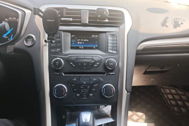Used Ford Mondeo 2013 2.0L GTDi 200 Fashion Edition Audio And AC Panel