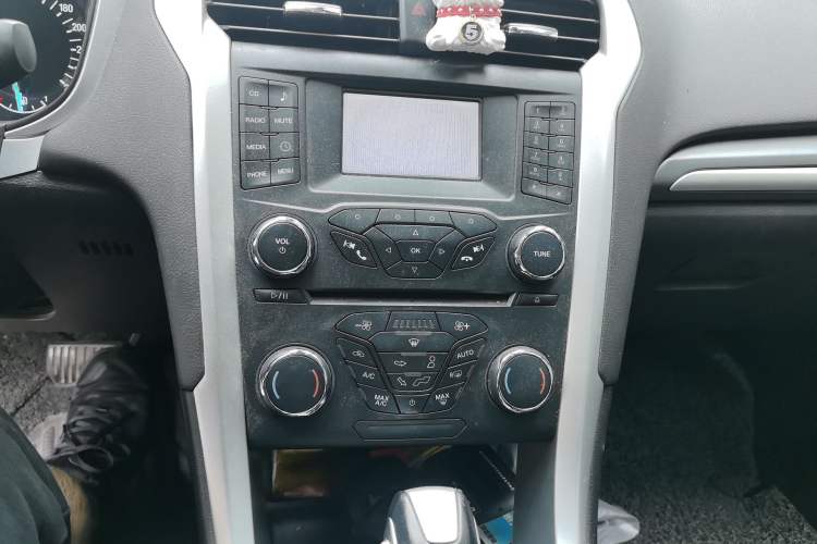 Used Ford Mondeo 2013 1.5L GTDi180 Fashion Edition Audio And AC Panel