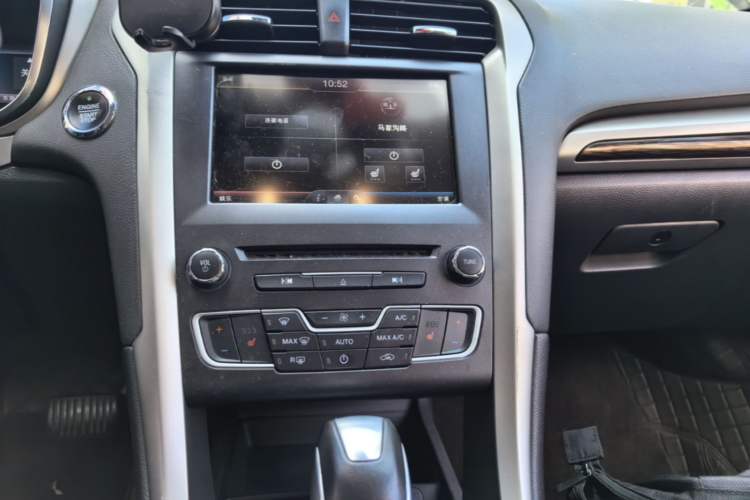 Used Ford Mondeo 2013 2.0L GTDi 200 Luxury Model Audio And AC Panel