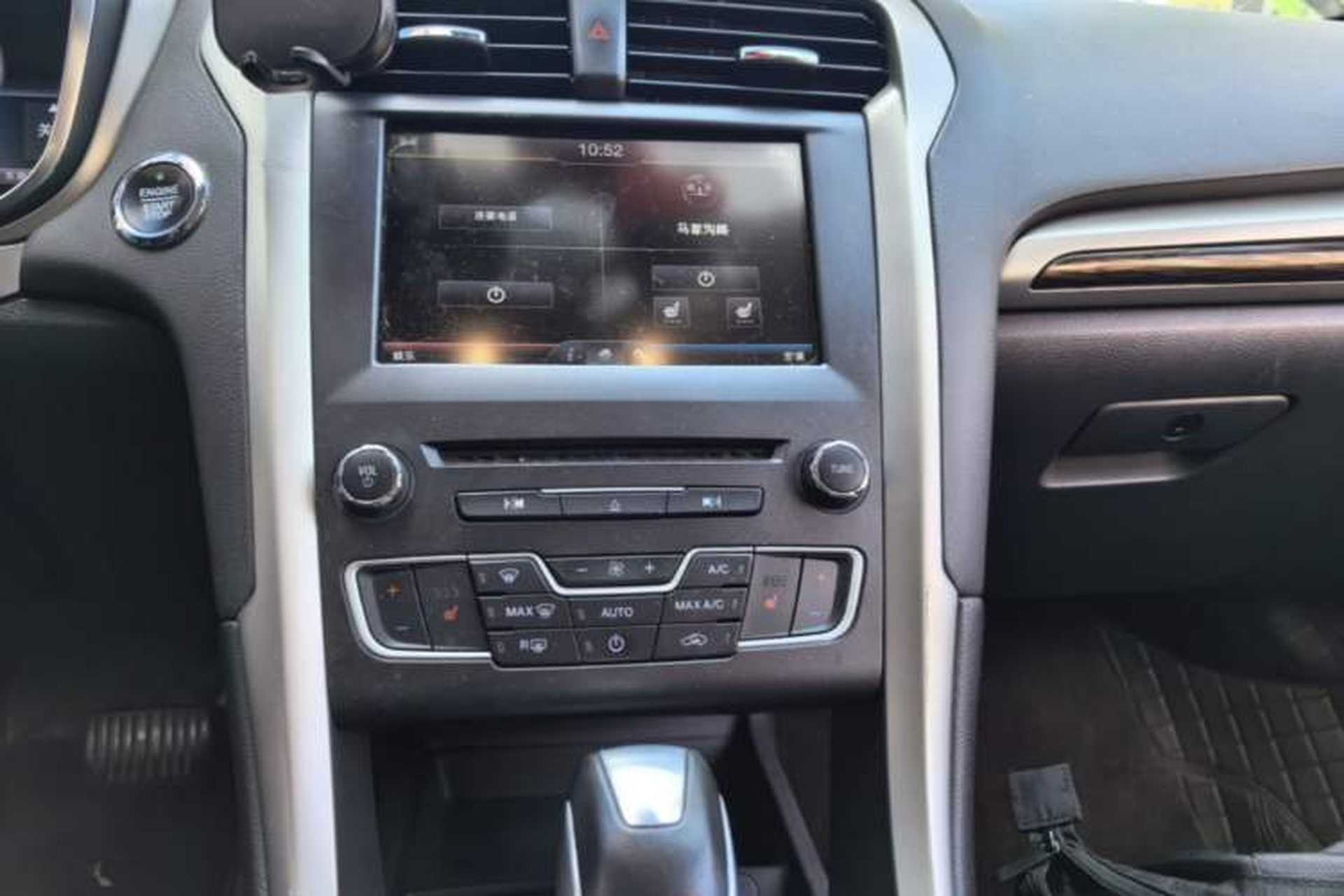 Used Ford Mondeo 2013 2.0L GTDi 200 Luxury Model Audio And AC Panel
