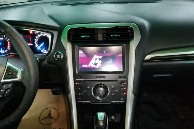 Used Ford Mondeo 2013 2.0L GTDi 200 Fashion Edition Audio And AC Panel