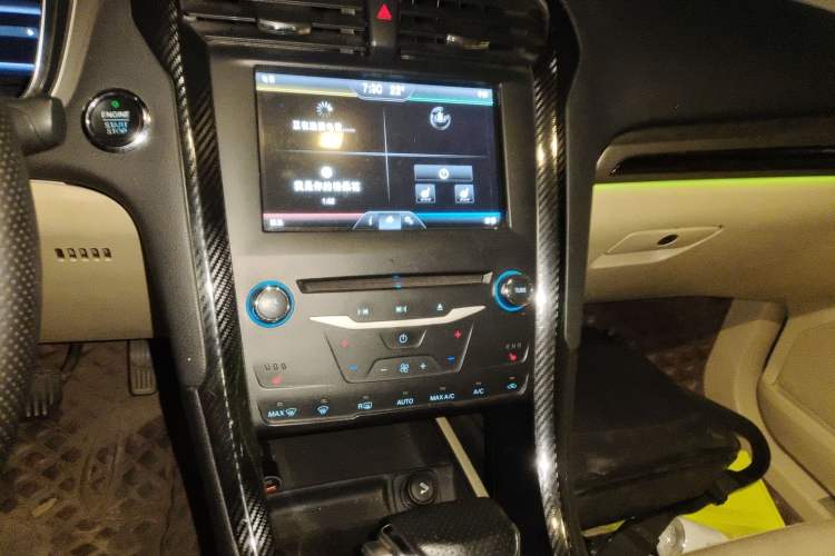 Used Ford Mondeo 2013 2.0L GTDi 200 Luxury Model Audio And AC Panel
