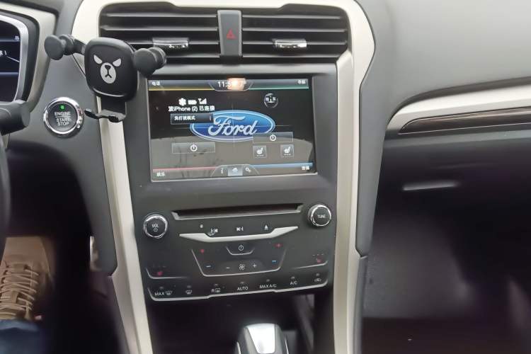 Used Ford Mondeo 2013 2.0L GTDi 200 Luxury Model Audio And AC Panel