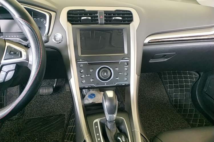Used Ford Mondeo 2013 2.0L GTDi 200 Fashion Edition Audio And AC Panel