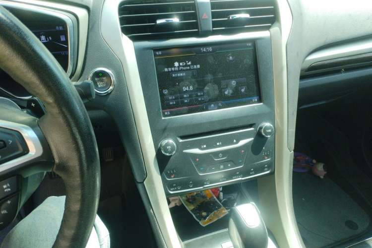 Used Ford Mondeo 2013 2.0L GTDi 200 Luxury Model Audio And AC Panel