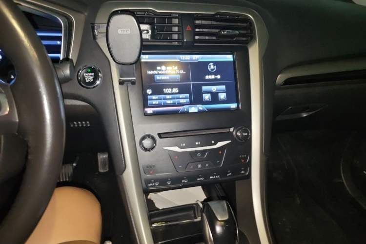 Used Ford Mondeo 2013 2.0L GTDi 200 Luxury Model Audio And AC Panel