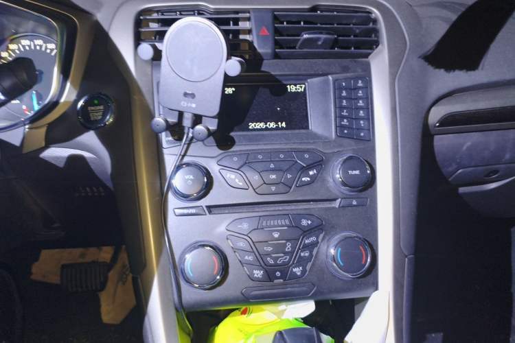 Used Ford Mondeo 2013 2.0L GTDi 200 Fashion Edition Audio And AC Panel