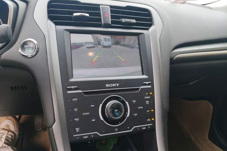 Used Ford Mondeo 2013 2.0L GTDi240 Luxury Sport Model Audio And AC Panel