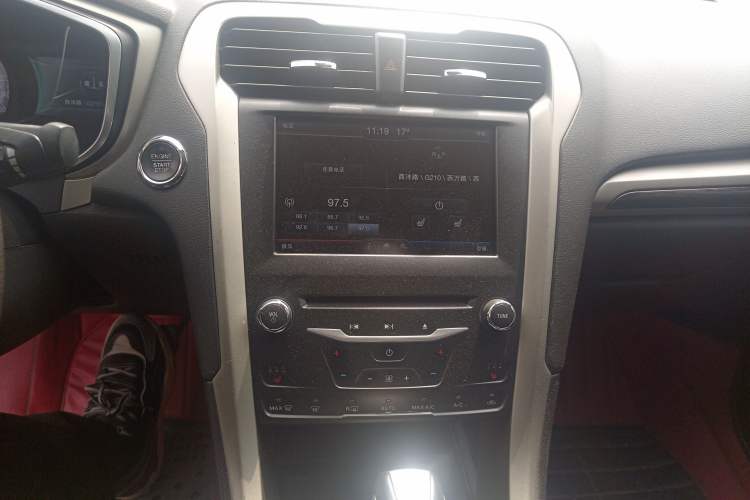 Used Ford Mondeo 2013 2.0L GTDi 200 Luxury Model Audio And AC Panel