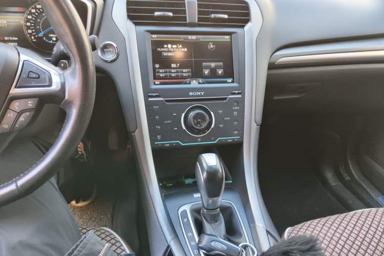Used Ford Mondeo 2013 2.0L GTDi240 Luxury Sport Model Audio And AC Panel