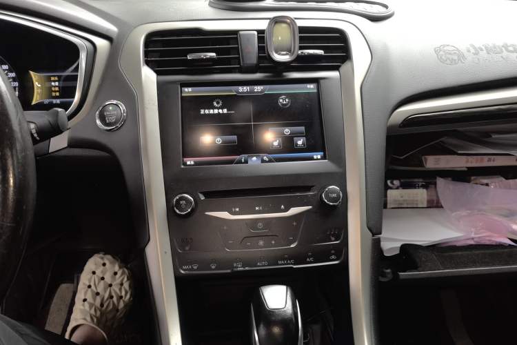 Used Ford Mondeo 2013 2.0L GTDi 200 Luxury Model Audio And AC Panel