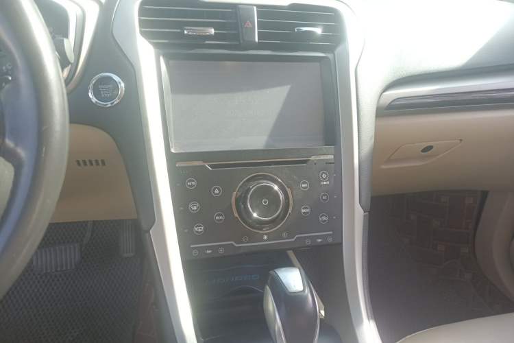 Used Ford Mondeo 2013 2.0L GTDi 200 Fashion Edition Audio And AC Panel