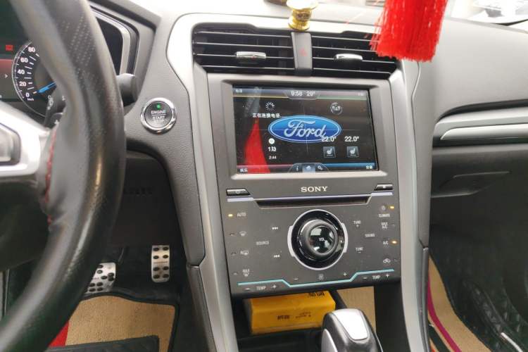 Used Ford Mondeo 2013 2.0L GTDi240 Luxury Sport Model Audio And AC Panel