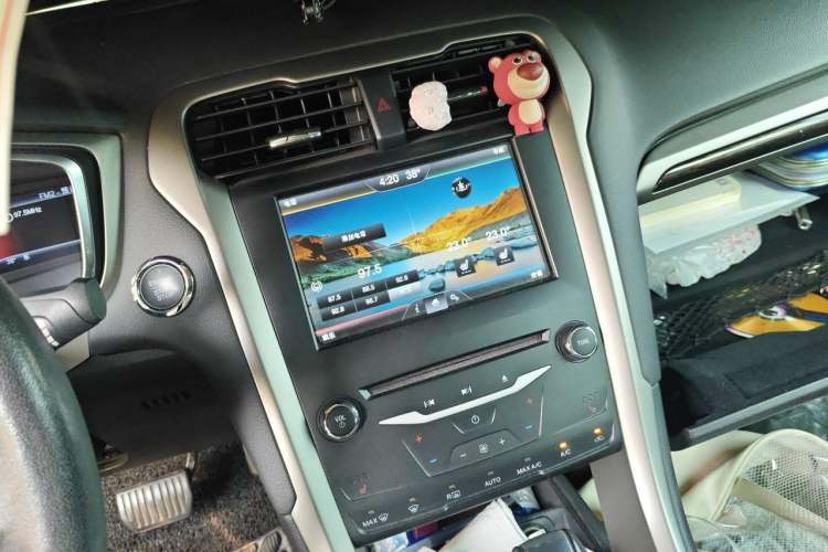 Used Ford Mondeo 2013 2.0L GTDi 200 Luxury Model Audio And AC Panel