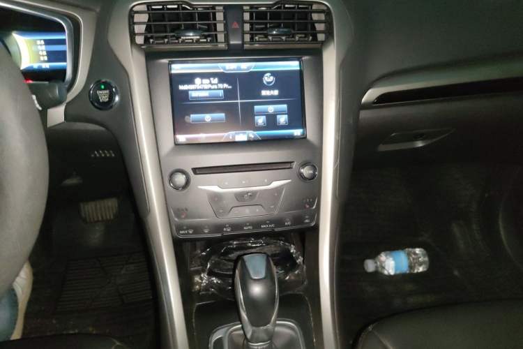 Used Ford Mondeo 2013 2.0L GTDi 200 Luxury Model Audio And AC Panel