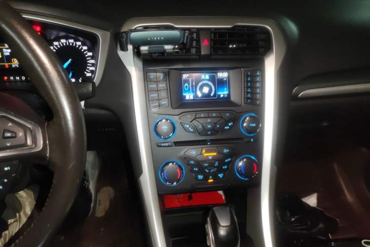 Used Ford Mondeo 2013 1.5L GTDi180 Fashion Edition Audio And AC Panel