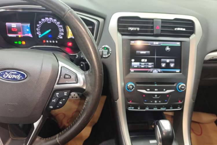 Used Ford Mondeo 2013 2.0L GTDi 200 Luxury Model Audio And AC Panel