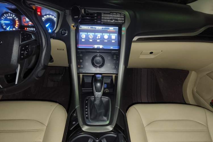 Used Ford Mondeo 2013 2.0L GTDi 200 Fashion Edition Audio And AC Panel