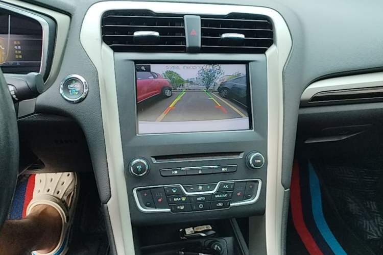 Used Ford Mondeo 2013 2.0L GTDi 200 Luxury Model Audio And AC Panel