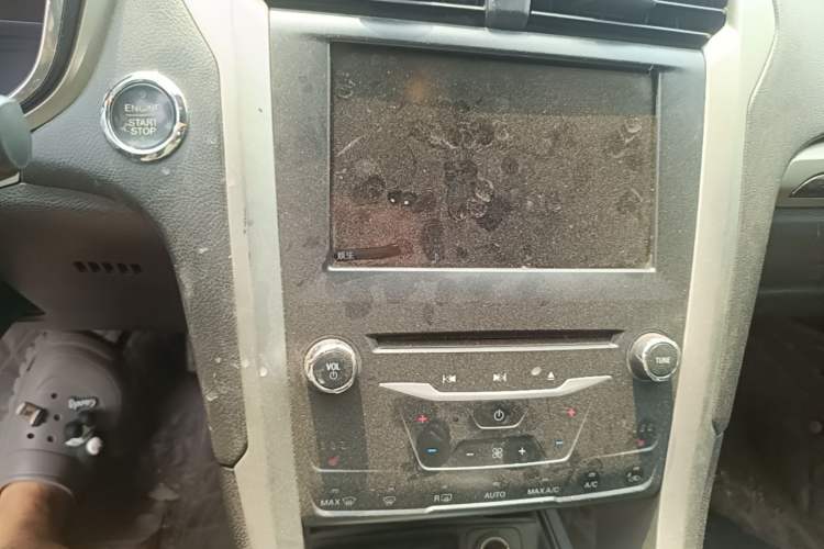 Used Ford Mondeo 2013 2.0L GTDi 200 Luxury Model Audio And AC Panel