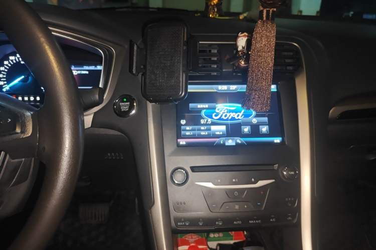 Used Ford Mondeo 2013 2.0L GTDi 200 Luxury Model Audio And AC Panel