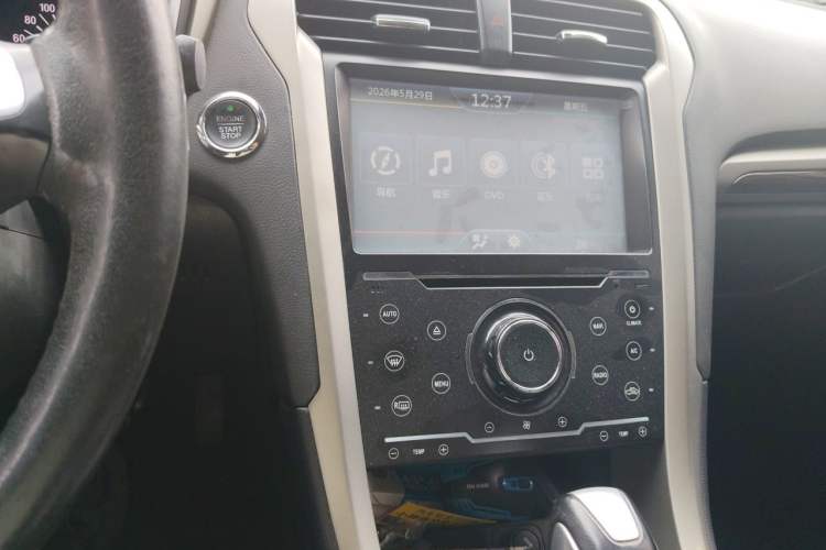 Used Ford Mondeo 2013 2.0L GTDi 200 Fashion Edition Audio And AC Panel