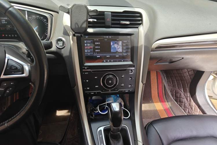 Used Ford Mondeo 2013 2.0L GTDi 200 Fashion Edition Audio And AC Panel