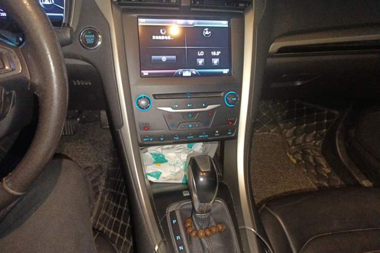 Used Ford Mondeo 2013 2.0L GTDi 200 Luxury Model Audio And AC Panel
