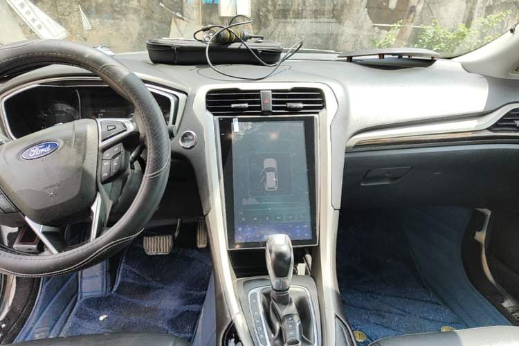 Used Ford Mondeo 2013 2.0L GTDi 200 Fashion Edition Audio And AC Panel