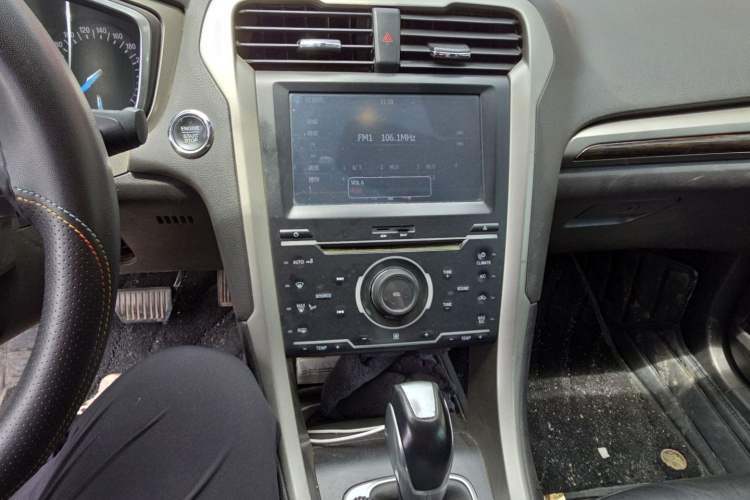 Used Ford Mondeo 2013 2.0L GTDi 200 Fashion Edition Audio And AC Panel