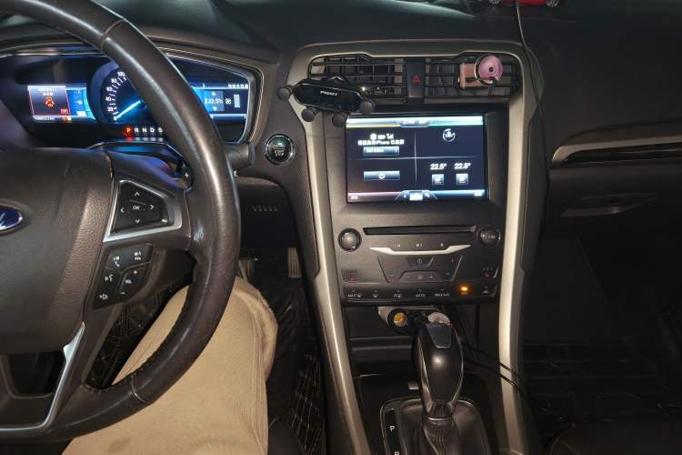Used Ford Mondeo 2013 2.0L GTDi 200 Luxury Model Audio And AC Panel