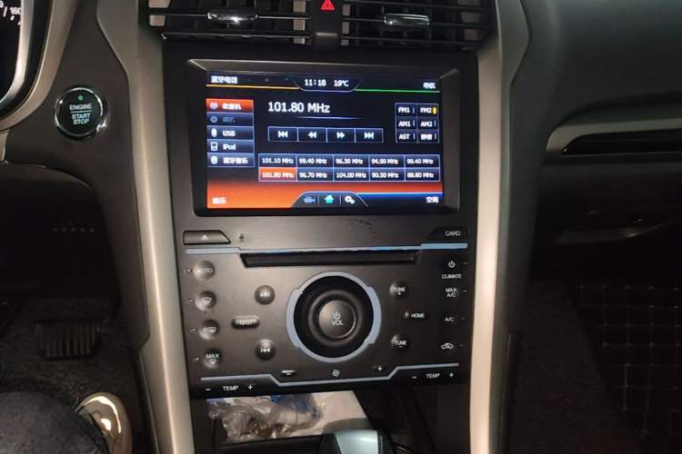 Used Ford Mondeo 2013 2.0L GTDi 200 Fashion Edition Audio And AC Panel