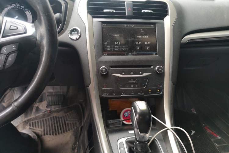 Used Ford Mondeo 2013 2.0L GTDi 200 Luxury Model Audio And AC Panel