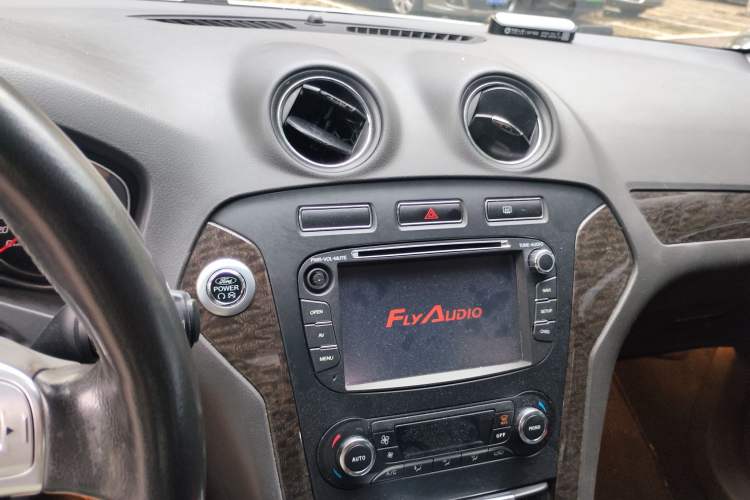 Used Ford Mondeo 2013 2.3L Luxury Model Audio And AC Panel