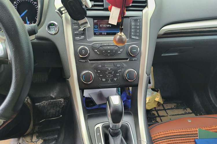 Used Ford Mondeo 2013 2.0L GTDi 200 Fashion Edition Audio And AC Panel